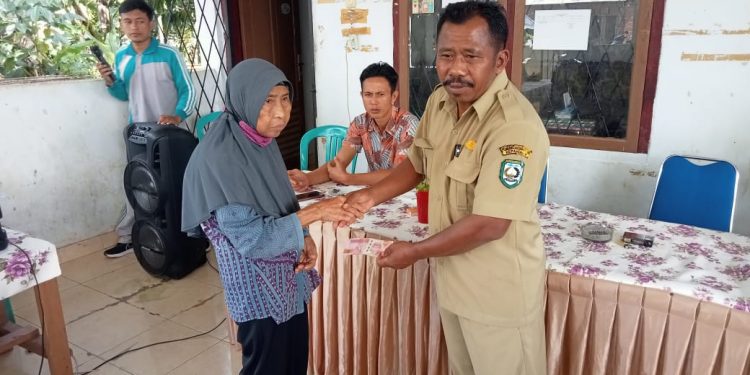 Pemdes Bayung Salurkan BLT-DD Tahap Akhir Untuk Anggaran Tahun 2022