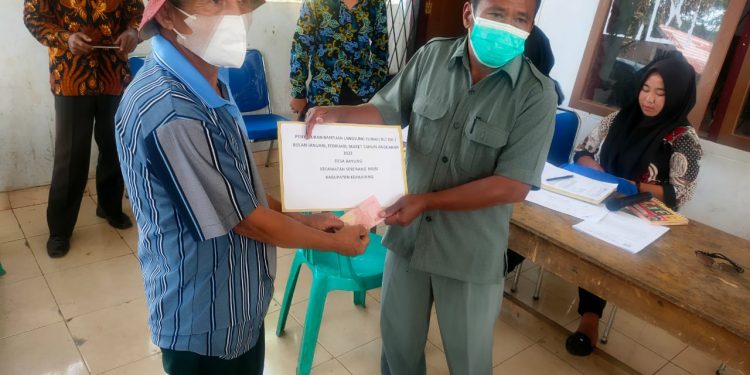 Pemdes Desa Bayung Salurkan BLT-DD Tahap 1 Tahun Anggaran 2022 Kepada 76 KPM