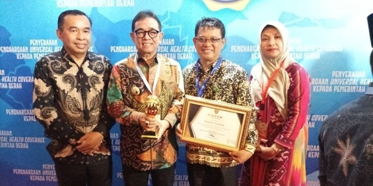 Bupati Kepahiang Terima Penghargaan UHC Award 2023
