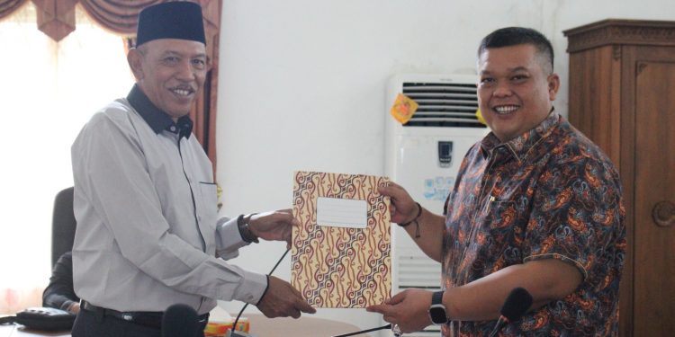 Pimpinan DPRD Terima Hasil Laporan Pembahasan LKPJ Bupati Kepahiang TA. 2022