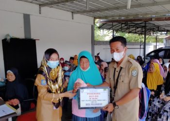 Pemdes Pelangkian Salurkan BLT-DD Tahap Satu Tahun Anggaran 2023
