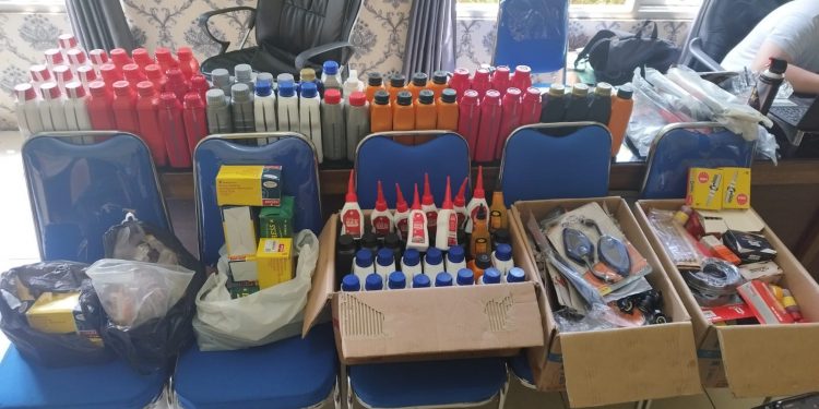 Bawa Ratusan Oli Motor Diduga Palsu, 2 Orang Warga RL Diamankan Polres Kepahiang