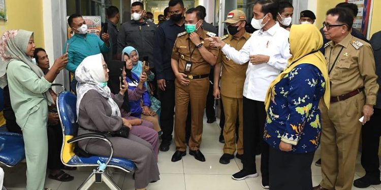 Kunjungi RSUD Kepahiang, Presiden Jokowi Berikan Bantuan Alat Medis Operasi Katarak