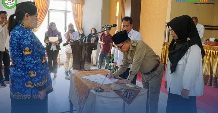Bupati Kukuhkan 12 Kepala Sekolah Dan 6 Kepala Puskesmas Dilingkungan Pemkab Kepahiang