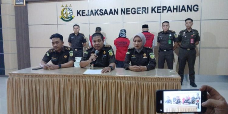 Diduga Korupsi Dana ‘BOS’, Tiga Orang Ditetapkan Tersangka