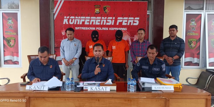 Diduga Rugikan Negara Ratusan Juta Rupiah, Kades Dan Bendahara Desa Suro Bali Ditahan Polres Kepahiang