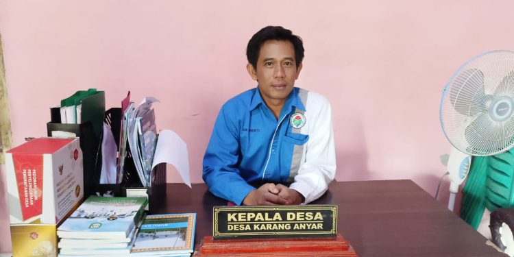 Pemdes Karang Anyar Bangun Rambat Beton Dan Lampung Penerangan Jalan