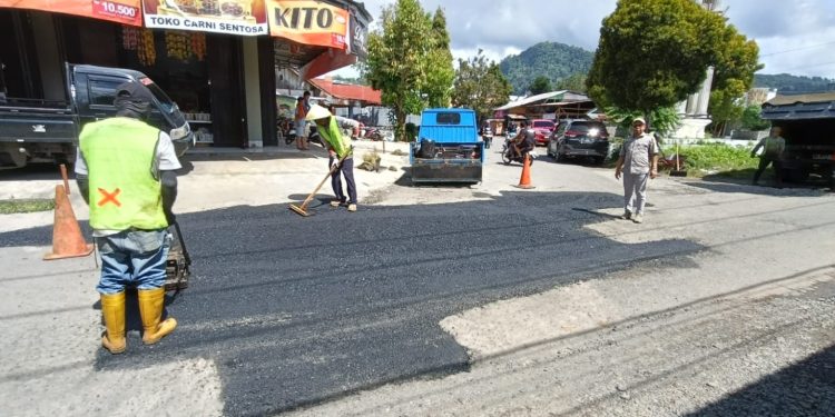 Dinas PUPR Kabupaten Kepahiang Sigap Perbaikan Jalan Berlobang