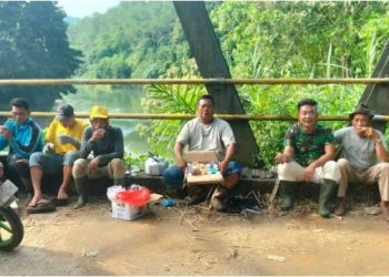 Peringati Hari Lingkungan Hidup Sedunia Pemdes Temdak Bersama Masyarakat Gelar Gotong-Royong