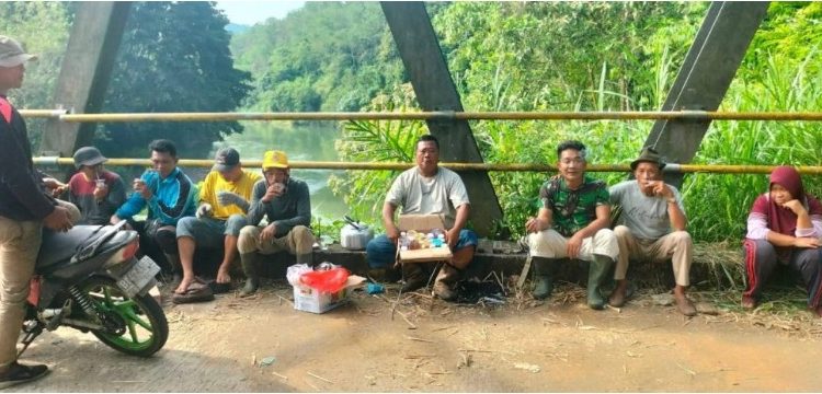 Peringati Hari Lingkungan Hidup Sedunia Pemdes Temdak Bersama Masyarakat Gelar Gotong-Royong
