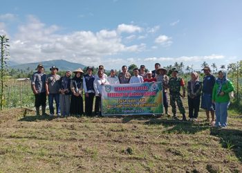 Pengurus BUMDES Desa Bumi Sari Tanam Bibit Jagung dan Dukung Program Ketahanan Pangan Nasional