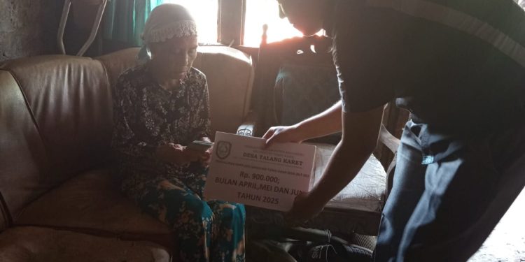 Pemdes Talang Karet Salurkan BLT-DD Tahap 1 dan 2 Tahun Anggaran 2025